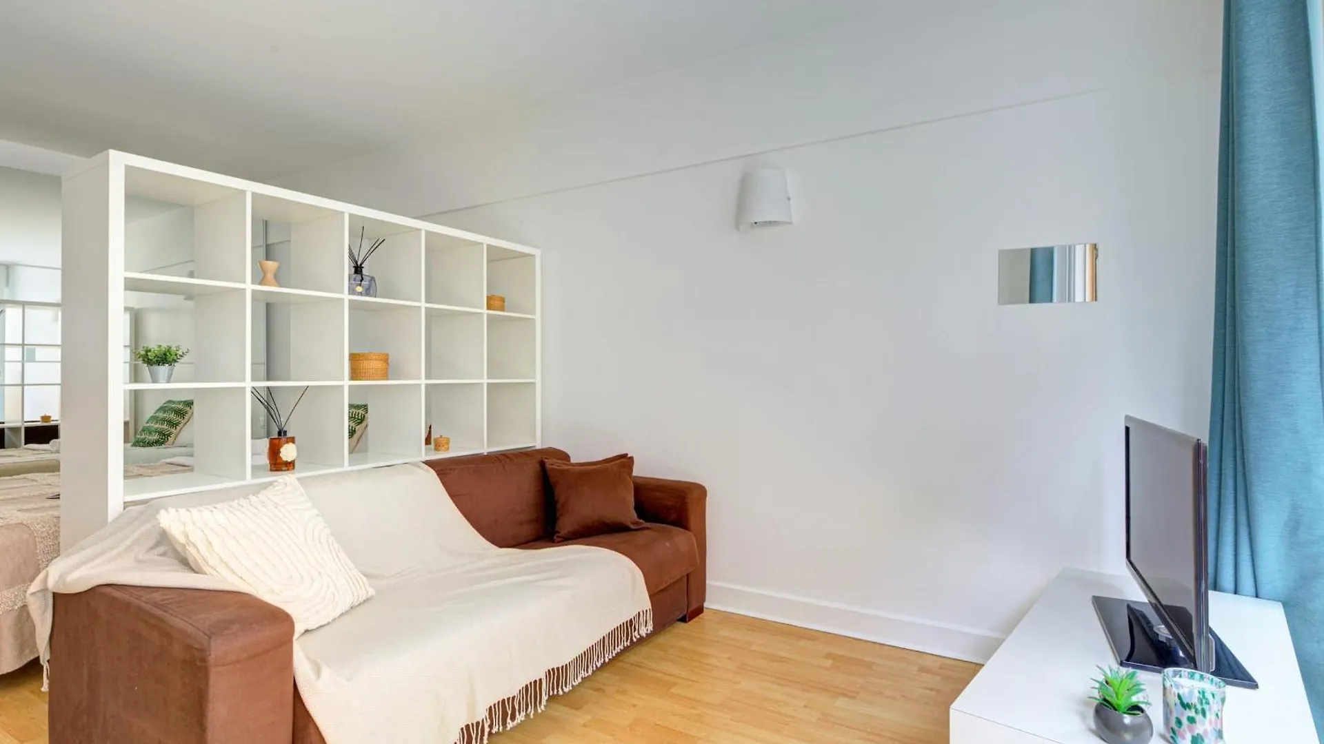 Lejlighed St Germain & Le Bon Marche With Balcony - Cityapartmentstay Paris
