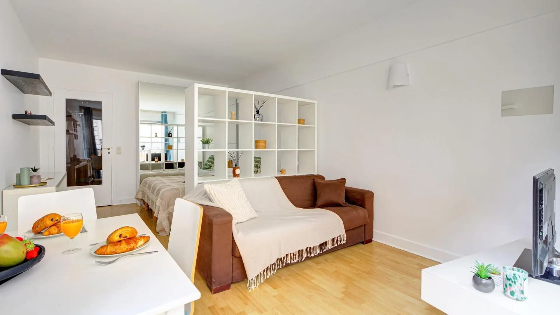 Lejlighed St Germain & Le Bon Marche With Balcony - Cityapartmentstay Paris