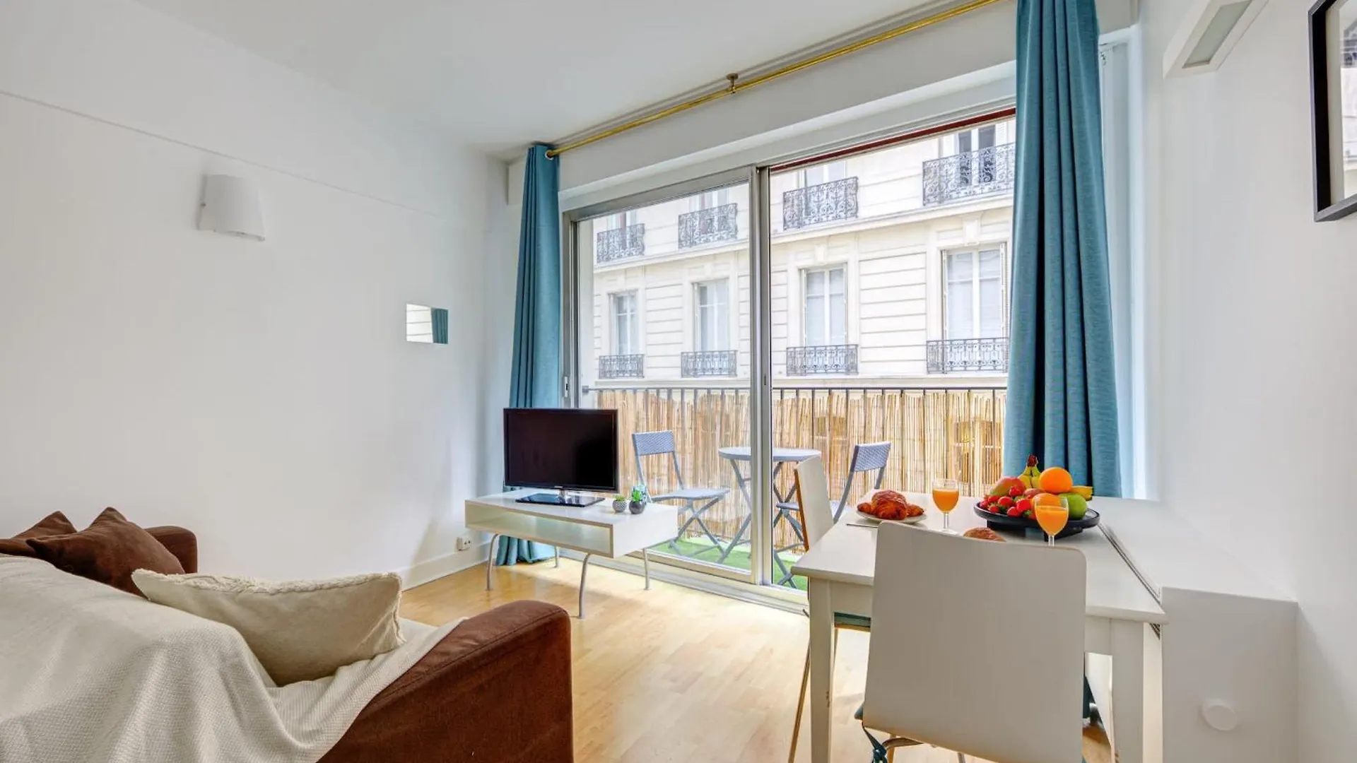 Lejlighed St Germain & Le Bon Marche With Balcony - Cityapartmentstay Paris Frankrig