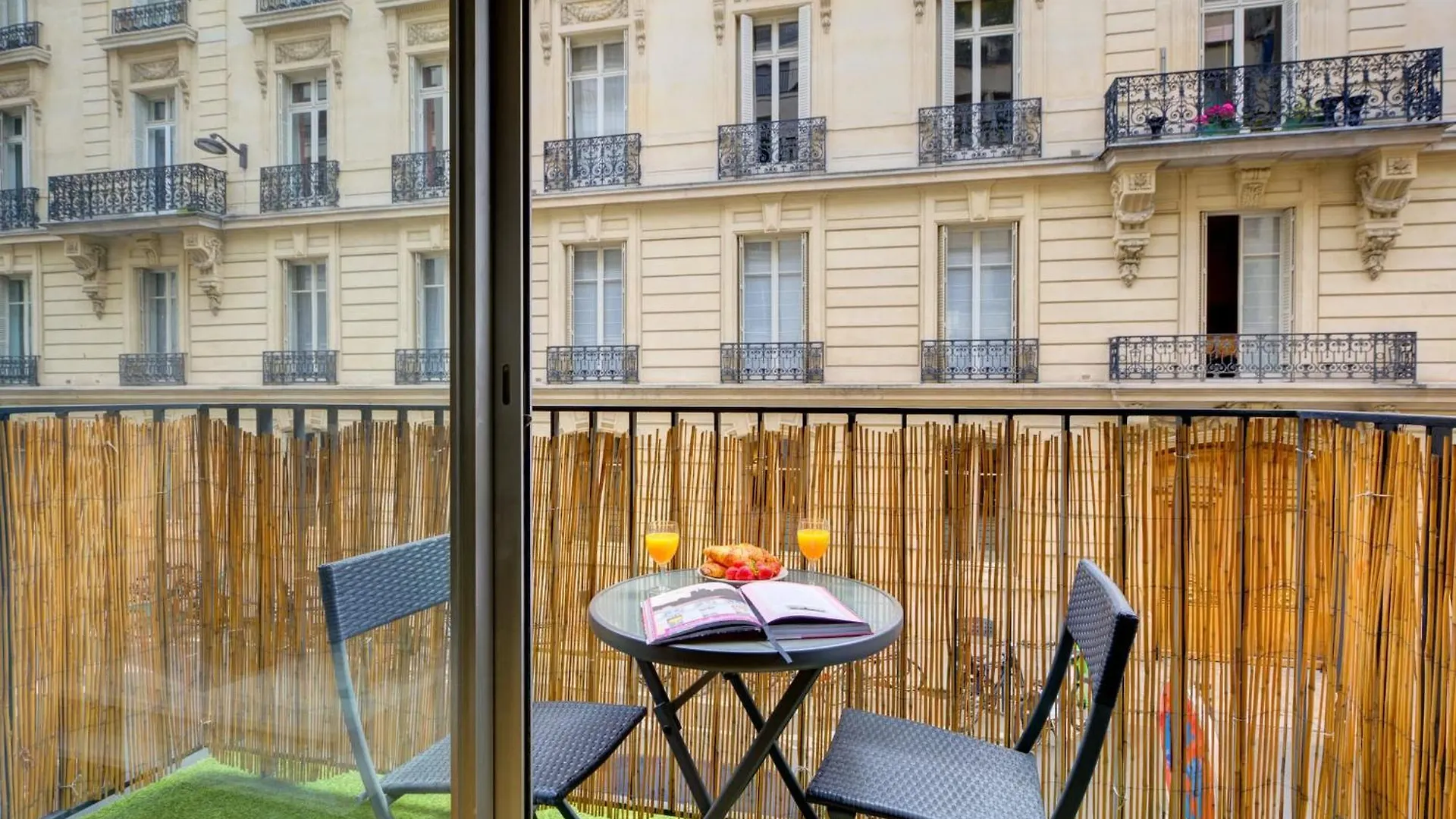 St Germain & Le Bon Marche With Balcony - Cityapartmentstay Paris Lejlighed