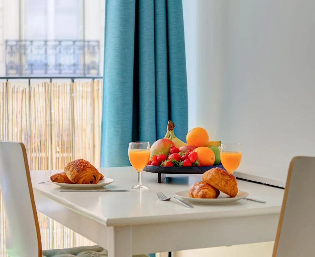 Apartment St Germain & Le Bon Marche With Balcony - Cityapartmentstay Paris