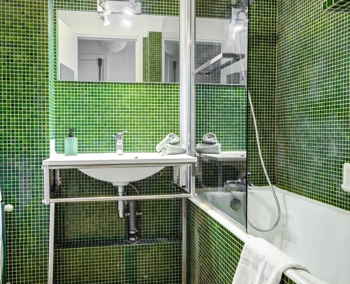 St Germain & Le Bon Marche With Balcony - Cityapartmentstay Paris France